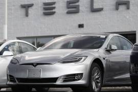 Un vehículo Tesla Model 3 modelo 2018 exhibido en una concesionaria de la marca en Littleton, Colorado, el 8 de julio de 2018.AP/David Zalubowsi