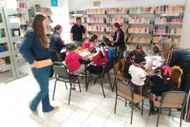 Las bibliotecas municipales fueron sede del proceso creativo que dio origen a la antología infantil.
