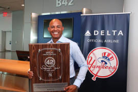 Aerolínea Delta homenajea a Mariano Rivera