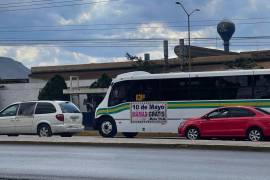 La ruta 13B colocó una lona informando que las madres viajaban gratis este 10 de mayo, iniciativa que ya se ha vuelto una tradición entre los choferes de esa línea.