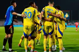 Cristiano Ronaldo celebra su gol número 925 en su carrera, poniendo en ventaja a Al Nassr.