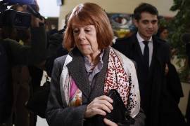 Gisèle Pelicot llega al tribunal penal de Avignon, Francia. La fiscal Laure Chabaud solicitó al panel de jueces den la máxima pena posible por violación agravada, 20 años, contra el ahora exesposo.