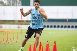 Luis Suárez entrena con la Garra Charrúa de cara a los duelos de eliminatoria de Uruguay.
