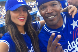 Eiza González juega junto a Jamie Foxx