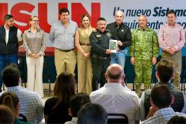 El alcalde Román Alberto Cepeda encabezó la presentación del SISUN, plataforma que busca mejorar la coordinación entre corporaciones de seguridad en Torreón.