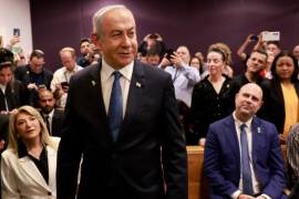 El primer ministro israelí, Benjamin Netanyahu, llega para asistir a una audiencia en el tribunal de distrito para su largo juicio por presunta corrupción, en Tel Aviv, Israel, el 10 de diciembre de 2024.