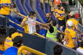 Tigres saca del estadio a fanático que le pedía cambios al Tuca Ferretti