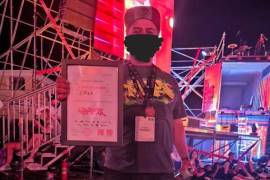 Entre aplausos, el mexicano recibió reconocimiento en la ceremonia de clausura.