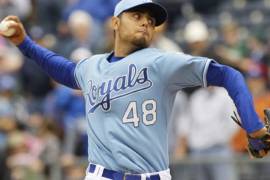 El coahuilense Joakim Soria se convierte en el pitcher mexicano con más partidos en las Grandes Ligas