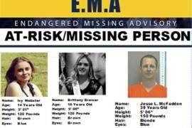 Este panfleto de búsqueda de personas desaparecidas muestra a Ivy Webster, de 14 años, izquierda; a Brittany Brewer, de 16, al centro, y a Jesse McFadden, que fueron reportados como desaparecidos.