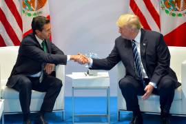 Habla Peña Nieto con Trump y le expresa sus condolencias por “Harvey&quot;