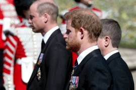 Guillermo y Enrique se reencuentran en el funeral de su abuelo, el príncipe Felipe