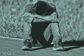 Los suicidios se concentran más en hombres jóvenes, solteros y con estudios hasta educación media.