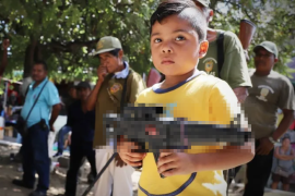 El exponer a los infantes a juguetes bélicos, puede provocar que surja el interés por poseer armas reales