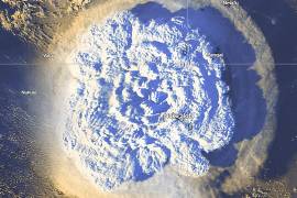 Una imagen satelital que muestra la erupción del volcán Hunga Tonga-Hunga Ha’apai, ubicado en el Reino del Pacífico Sur de Tonga. EFE/EPA/TONGA METEOROLOGICAL SERVICES