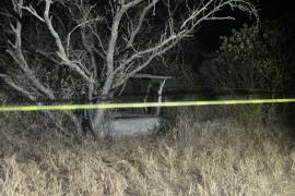 Elementos de la Agencia Estatal de Investigaciones acudieron a una noria en el paraje El Encino, en Salinas Victoria, tras el reporte de restos humanos.