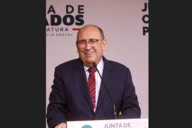 Rubén Moreira Valdez presentó una iniciativa para definir quién debe responder por los retrasos y cancelaciones de vuelos.