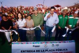 Vecinas y vecinos de la colonia Fidel Velázquez acompañaron la entrega y destacaron la importancia de contar con un espacio renovado que mejora la imagen urbana y fomenta el sentido de pertenencia en el sector.