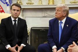 La oficina del presidente francés, Emmanuel Macron (izquierda), declaró estar “sorprendida” por las declaraciones de Donald Trump.