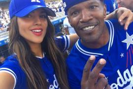 Eiza González juega béisbol con Jaime Foxx