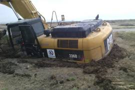 Se viraliza imagen de excavadora hundida en terrenos del NAIM