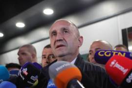 Estas elecciones fueron las octavas en Bulgaria desde 2021, cuando multitudinarias manifestaciones anticorrupción derrocaron al gobierno del veterano primer ministro proeuropeo Boyko Borissov.