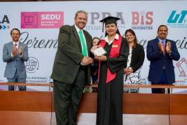 Diez empleados municipales concluyeron su formación universitaria gracias al programa de becas del Gobierno de Ramos Arizpe.