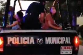 Policía de Torreón detiene a manifestantes que protestaban por el asesinato de Giovanni López; exigen su liberación (video)