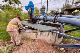 El mantenimiento de las bocas de tormenta es una de las medidas implementadas para favorecer el desalojo del agua durante las precipitaciones.