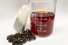 Las hojas de té extraen los metales pesados del agua, lo que reduce significativamente la cantidad de plomo.