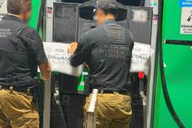 Las autoridades aseguraron cuatro bombas dispensadoras de gasolina.