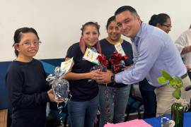 Emanuel Cerda , gerente de Recursos Humanos de Tupy en México, recibió a los alumnos del CAM 41 en las instalaciones de Saltillo. FOTOS: CORTESÍA