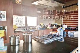 En la cocina integral había un exprimidor de naranjas, una cafetera y un tostador, y las parrillas no habían sido encendidas cuando llegó el Ejército. Las naranjas ya estaban acomodadas para exprimirlas.