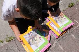 El subsecretario de Educación Básica de Coahuila asegura que los cambios en los libros de texto y los ajustes en los horarios escolares no han afectado el aprendizaje de los alumnos durante el ciclo escolar 2023-2024.