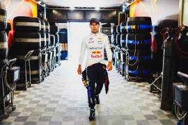 Checo Pérez de Red Bull se encuentra en el séptimo lugar, mientras que la batalla sigue siendo ajustada entre Red Bull, McLaren y Ferrari.