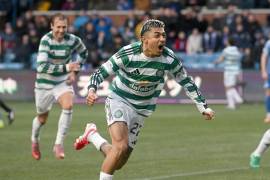 Julián Araujo celebra su primer gol con el Celtic tras anotar en tiempo añadido ante Kilmarnock.