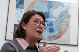 Sara Olsvig: “Para nosotros es nuestra patria; sus riquezas sustentan a nuestra gente, nuestra cultura, a nuestros niños, jóvenes y ancianos”.