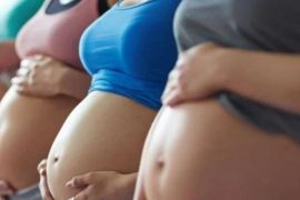 La maternidad subrogada es un “tipo de embarazo en el que una mujer lleva en su vientre un bebé, en lugar de otra persona que no puede tener hijos, hasta dar a luz”