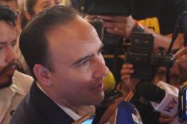 El gobernador de Coahuila, Manolo Jiménez, anunció una ambiciosa inversión en obras de pavimentación y bacheo en Torreón.