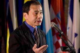 Recibe Murakami el premio literario Hans Christian Andersen