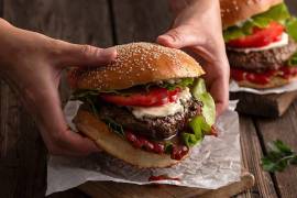 La Cruz Roja Saltillo ofrecerá hamburguesas con papas y bebida a cambio de un donativo de 100 pesos.