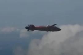 La bomba aérea guiada (GAB, por sus siglas en inglés) es esencialmente una bomba equipada con sistemas de puntería y control aerodinámico que permiten ataques precisos de largo alcance