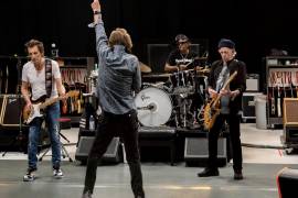 The Rolling Stones acaban de celebrar en la localidad de Foxboro (EU), en Massachusetts, el primer concierto de su gira de 2021, “No Filter Tour” sin quien fuera su baterista, Charlie Watts, fallecido hace solo unas semanas a los 80 años de edad. The Rolling Stones/Twitter