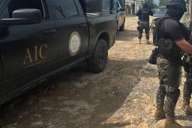 Elementos de la Agencia de Investigación Criminal mantienen acordonada un área de la colonia 5 de Mayo en Acuña