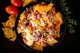 ¿Qué hace a los nachos tan especiales? ¿Por qué han logrado trascender fronteras y convertirse en un símbolo de la cocina mexicana?