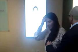 Atacan con un retrato a Marina Abramovic durante su exposición [VIDEO]