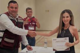 Morena Sonora informó que la funcionaria fue relevada de su cargo partidista al reconocer que mantenía una responsabilidad administrativa.