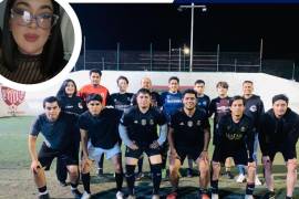 El equipo “Los Ex de la Profe” celebra su primera victoria en el torneo de fútbol rápido de Durango, ganando 6-4 ante el equipo Barber, bicampeón de la liga.