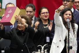 Rompiendo los protocolos parlamentarios, Luisa María Alcalde, al entregar el informe, dio un discurso desde la tribuna de San Lázaro en favor de su partido