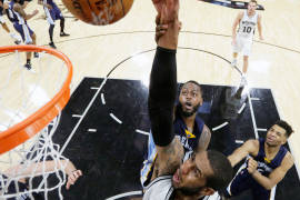 Toman los Spurs ventaja